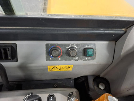 Zdjęcie przedmiotu: KOMATSU PC55MR-5E0 mini crawler excavator