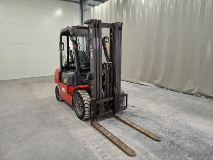 Zdjęcie przedmiotu: Вилочний навантажувач HANGCHA CPQD25N-RW22 + захоплення для трубчастих піноблоків Malik MFMS20D-080A