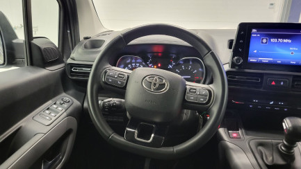 Zdjęcie przedmiotu: Toyota Proace City Verso 1.2 D-4T Family