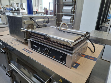 Zdjęcie przedmiotu: A set of catering equipment